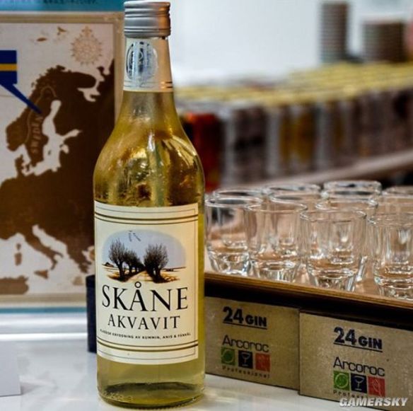 美食博主晒图当然离不了美食美酒,阿夸维特酒干了!瑞典美食吃着!